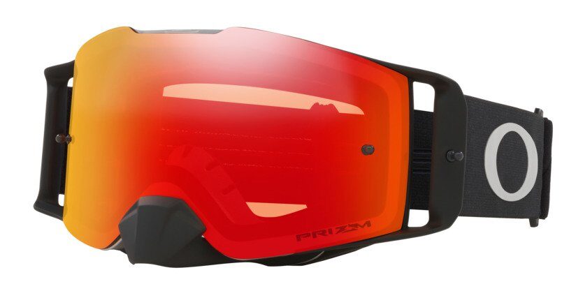 Maschera MTB Oakley Front Line MX nera con lente Prizm rossa a specchio, vista di tre quarti su fondo bianco